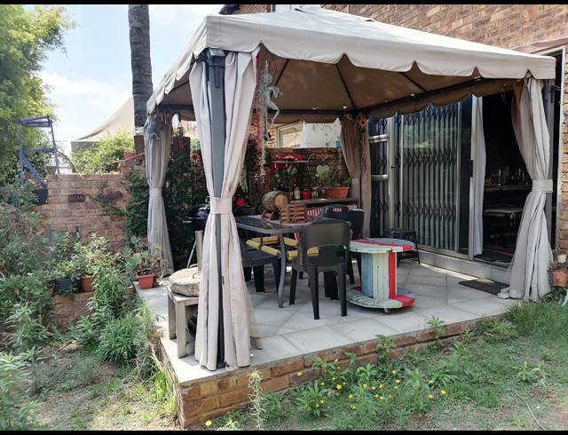 2 BEDROOM TOWNHOUSE FOR SALE IN GLEN MARAIS